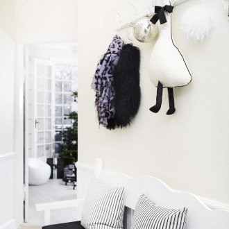 Дървен под в коридора на къщата