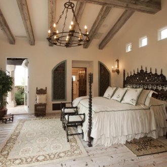 Полилей от ковано желязо в спалнята в италиански стил