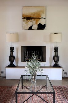 Всекидневна в модерен италиански стил.