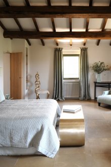 Светла спалня в италиански стил