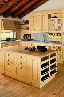 Кухня от дърво в италиански стил