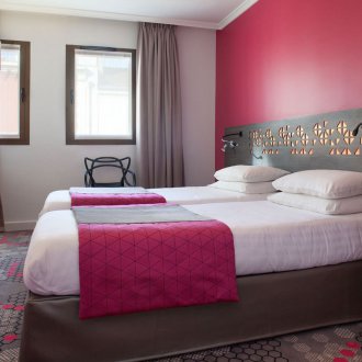 소녀를위한 핑크 침대