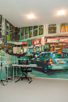 Красив модел на цялата стена в стаята