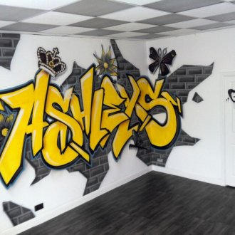 Графити в интериора на светла стая