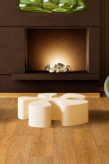 Кафяв линолеум в интериора със зелени акценти