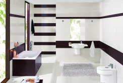 Horizontal stripes with tiles in the bathroom