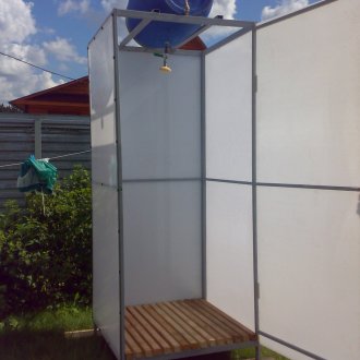 Душ кабина на площадка от метал и поликарбонат
