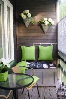 PVC панели за тъмно дърво на балкона