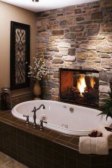 Стенна декорация в банята с декоративен камък