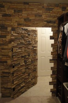 Необичайна украса на съблекалнята с декоративен камък