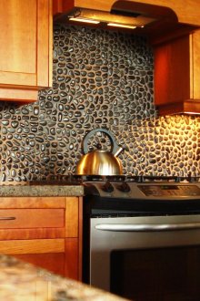 Декоративен камък в интериора на кухнята