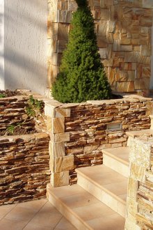 Декоративен камък в облицовката на къщата