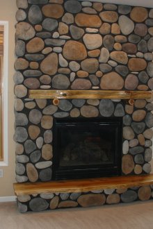 Камина тапицерия с декоративен камък