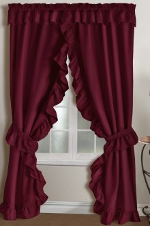Бургундски завеси в светла стая