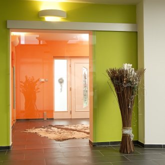 Стъклена плъзгаща се врата