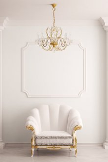 Леене в класически бял и златен интериор