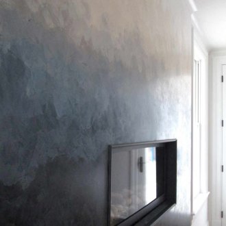 Градиентна стена с помощта на различни цветове мазилка