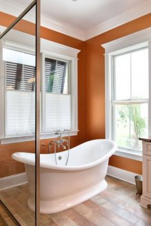 Прасковени мебели в банята