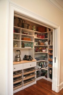 Гардероб за плъзгане, вграден в ниша