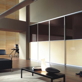 Гланцова двутонна фасада на вграден гардероб