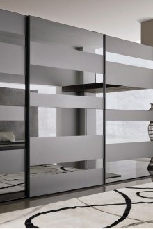 Матова гланцова черна фасада на вграден гардероб