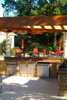 Лятна кухня с барбекю на парцела