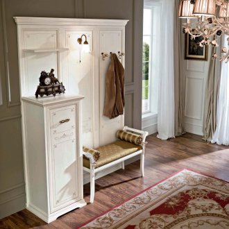 Светъл коридор във винтидж стил