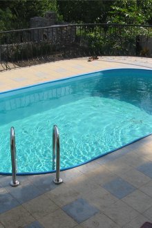 Фиксиран басейн на място