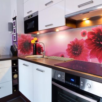 Кухненска стъклена престилка с живи цветове