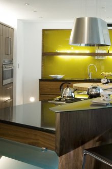 Кухненска стъклена престилка от зелен цвят