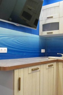 Стъклена кухненска престилка с вода