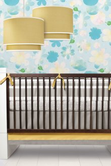 Жълто-син флорален тапет в детската стая