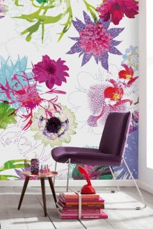 Големи ярки цветя в дизайна на тапети