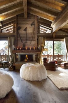 샬레 스타일의 천장 기둥