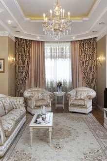 Всекидневна в частна къща в класически стил