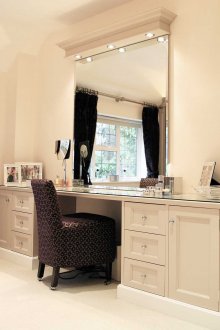 Long dressing table in the large bedroom