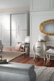 White dressing table in the large bedroom