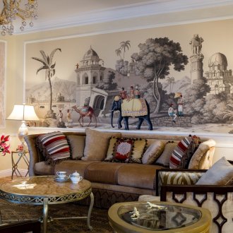 Холна стая в колониален стил на стената