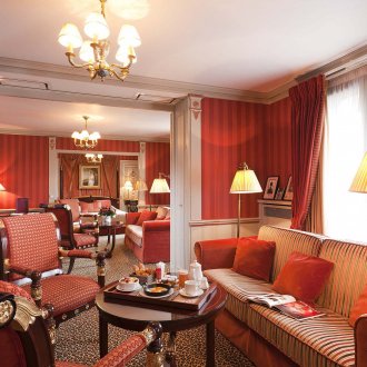 Empire style white ceiling in living room