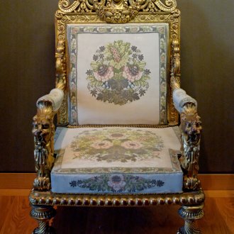 Elegante silla de estilo imperio