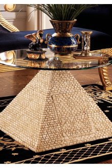 Кръгла маса за пирамида в египетски стил