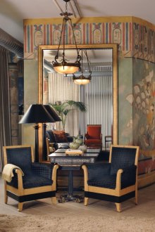 Дневна в египетски стил с голямо огледало