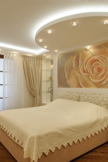 Таван с подсветка на гипсокартон в спалнята