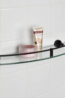 Regal im Badezimmer mit einer Seite