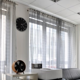 Минималистичен часовник в интериора