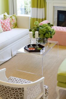 Розово и зелено в хола