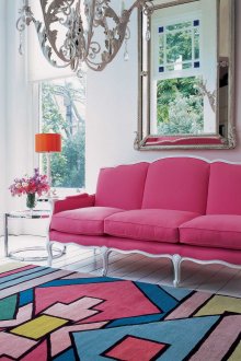 Красива комбинация от розово с други цветове в хола