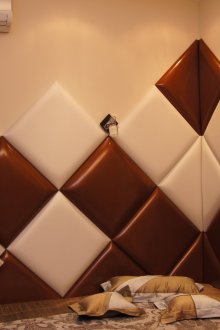 Кожена стенна декорация в спалнята