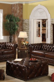 Кожени мебели в интериора на голяма всекидневна