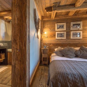 Дърво в стил шале